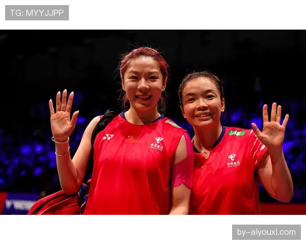 山口茜赛场像冷面杀手，逛街拎塑料袋的那一幕反差让我笑抽了