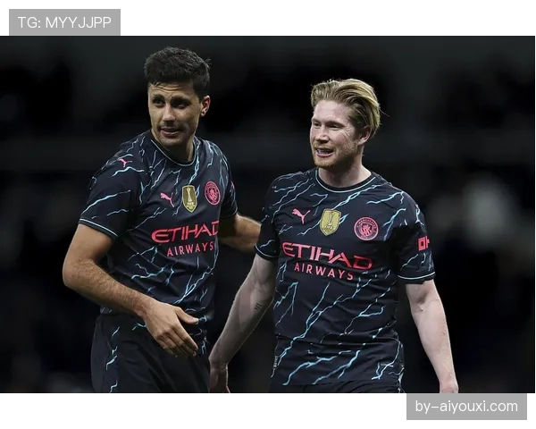 法布雷加斯与德布劳内：传球组织中的分散驱动模式演变